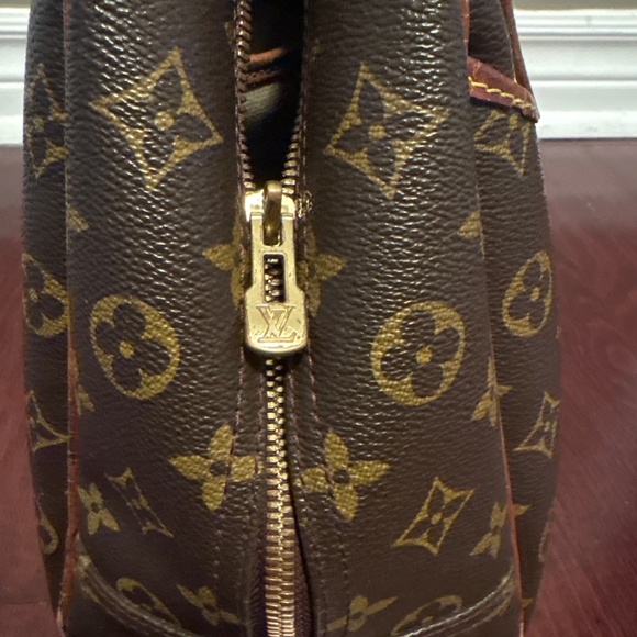 Louis Vuitton bag preloved see pics for wear smoke free home clean - Picture 4 of 9